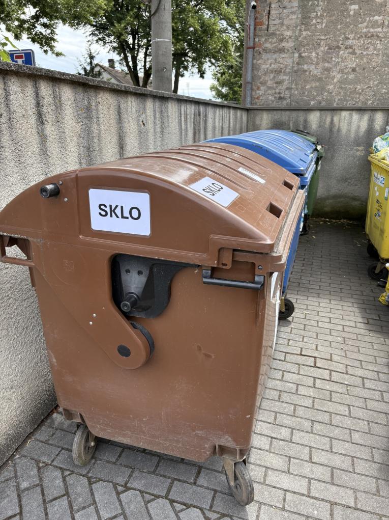 Dočasný kontejner na&nbsp;sklo